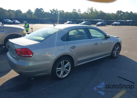 2012 Volkswagen Passat Sel Premium z USA, uszkodzony, nr VIN 1VWCM7A37CC009121